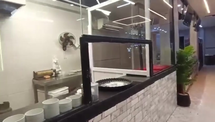 عرض بيع وايجار 

📍 *الموقع*: شارع الأربعين - سنتر المطاعم - مقابل مجمع ميديا طبي

📐 *المساحة*: 200م² + 4 شقق فوقها

💰 *متاح للإيجار* بسعر مناسب
والبيع مكان فارغ او مع الاغراض كامل او فقط بس الاغراض بالكامل مو مجزئه

*مواصفات سريعة:*

- مهيأ كمطعم

- موقع حيوي ونشط تجارياً

الايجار عمارة متكاملة تتكون من  ثلاث شقق مرمة حديثا مع مطعم ومحل واجهة العمارة 

📞 *للمعاينة*: ***********

المواقع هيج ما تتكرر هواي 🔥
