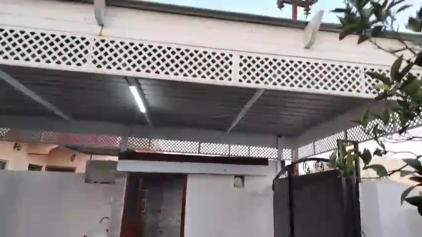 السلام عليكم بيت طابو 23حي حطين الشارع العريض البيت بناء حديث االمساحة 308متر لسعر 140 مليون وبي مجال بسيط للاستفسار الاتصال بالرقم ***********
