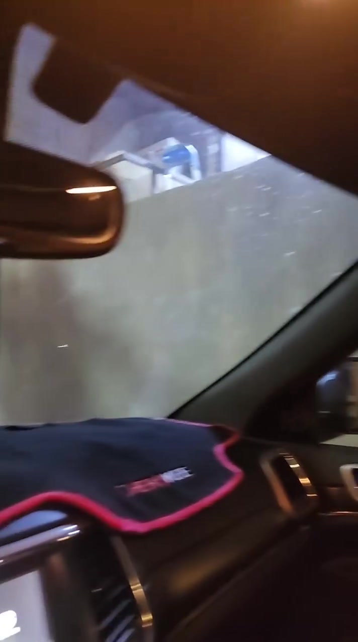 جيب شيروكي لمتد وارد ضربة خفيفة محرك هيمي نضيفة لون نيلي باسمي رقم بغداد دولي فول مواصفات كير محرك مكفولات نضيفة للبيع السريع 165 شراي رقمي ***********  البصرة حي الزيتون
