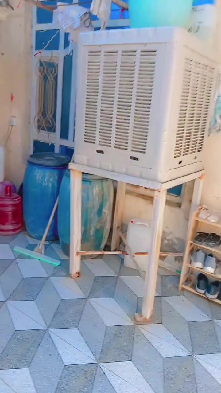 بيت اللبيع  سند 25قرار محكمه ابو الصوره مساحة البيت 80متر الواجة 6متر والنزال 15 طابقين الطابق الاول صاله ومطبخ وحمام ومنور وغرفة الطابق الثاني غرفتين وحمام السطح شتايكر  العنوان زراعي دور الشرطه قريب على السده متوفر جميع الخدمات كهرباء وماء ومجاري  السعر 68مليون التواصل *********** واتساب موجود
