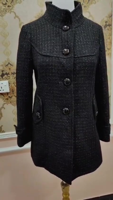 كوت نسائي ماركة راقية
***********
***********

نص مكتوب في الصور:
- المنشورات warda_store93 ملف شخصي تم إنشاؤه بواسطة الذكاء الاصطناعي ستره قصيره خامه نظيفه جداً قياس ٤٠ السعر 15الف كوري المنشأ 🇰🇷 ترويج المنشور عرض الرؤى ٣ ٣ حاز على إعجاب ln.fa_ وآخرين warda_store93 البرد إجة والموديلات الحلوة وصلت! نوفرلكم أجل وأرق الموديلات الشتوية اللي تجمع بين الدفء والأنا المزيد
- المنشورات warda_store93 ملف شخصي تم إنشاؤه بواسطة الذكاء الاصطناعي كوت قصير خامته جنن أسود فاحم قياس ٣٨ السعر 20 الف ترويج المنشور عرض الرؤى ٢ ٢ حاز على إعجاب ln.fa_ وآخرين warda_store93 أناقتك بالشتاء تبدأ من وردة ستور أفخم الموديلات الشتوية بأعلى جودة وأحلى الأ... المزيد