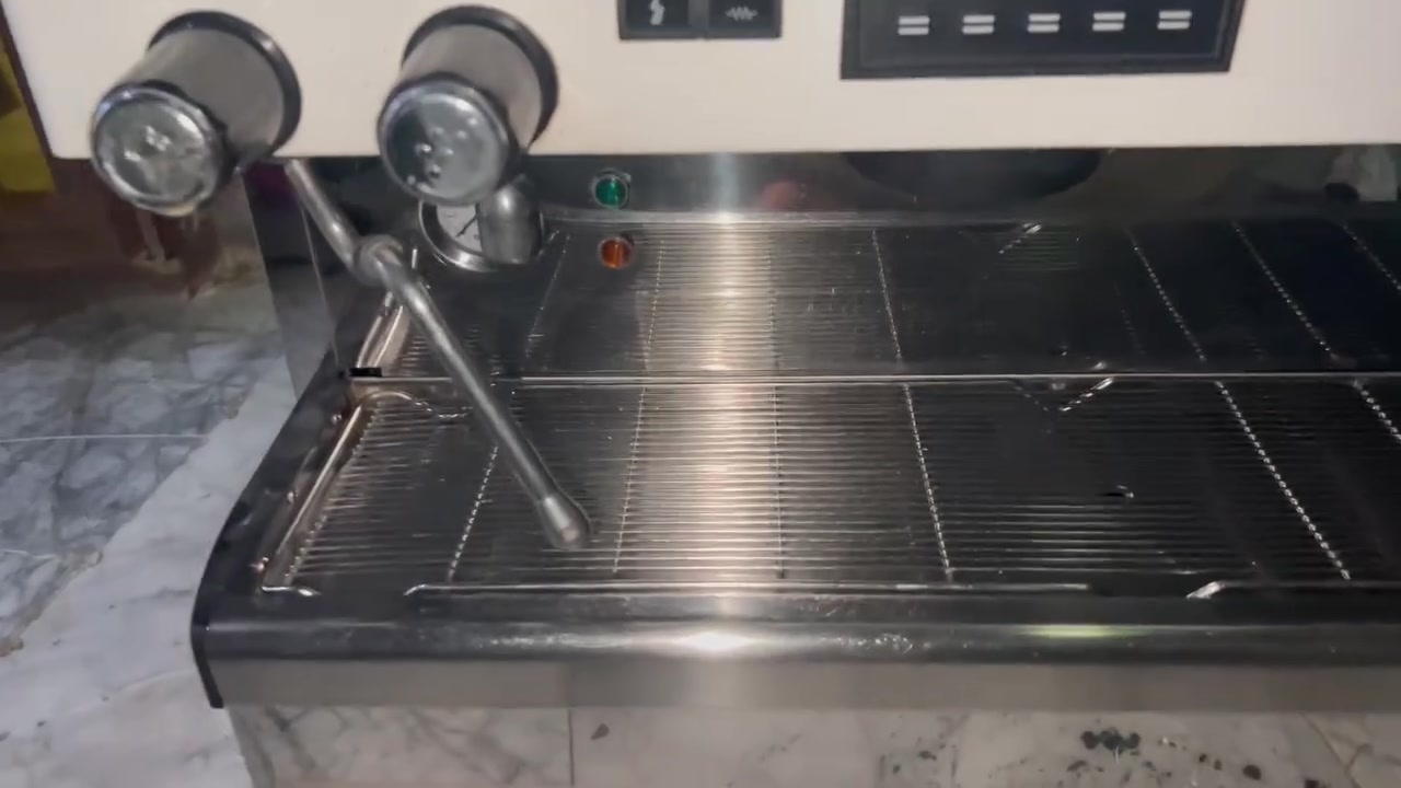 للبيع مكينة قهوه ماجيستر ايطالي 
Magister ES100 HRC – 2 Group Semi-Automatic Coffee Machine 🇮🇹

واتساب ***********
