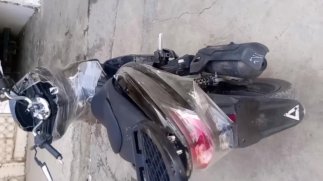السلام عليكم دراجه pcxالجيل الأول  ماشيه 19الف دراجه ماخذهه رمبه خير من الله دراجه شلعه ومعدل حساسات كلهه شغاله أستان كهربائي خير من الله دراجه السعر مليون 400وبيهه مجال للطيبين  رقم ***********
