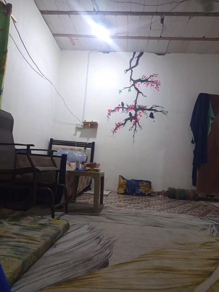 🏠✨ للبيع / دار سكن في أبو الخصيب – العوجه ✨🏠
📍 الموقع: أبو الخصيب – العوجه – شارع المقيمين، خلف أسواق لؤلؤ سنتر مباشرة
📐 المساحة: 100 متر
🏡 الدار طابقين
🔹 الطابق الأول يتكون من:
🛏️ غرفتين
🛋️ صالة
🍳 مطبخ
🚿 حمام داخلي + حمام خارجي
🧑‍🤝‍🧑 ديوان
🔹 الطابق الثاني يتكون من:
🛏️ غرفتين
🛋️ صالة كبيرة
🍳 مطبخ مع المشتملات
📏 مساحة إضافية تقريبًا 20 متر تصلح غرفة
⚠️ ملاحظة:
الطابق الثاني يحتاج سقف ثانوي وسيراميك
✅ البيت حالياً مسكون ومرتب
💰 السعر: 70 مليون وقابل للتفاوض بالمجال
📞 للاستفسار والتواصل:
***********
🔥 فرصة جيدة وموقع قريب من الخدمات 🔥
