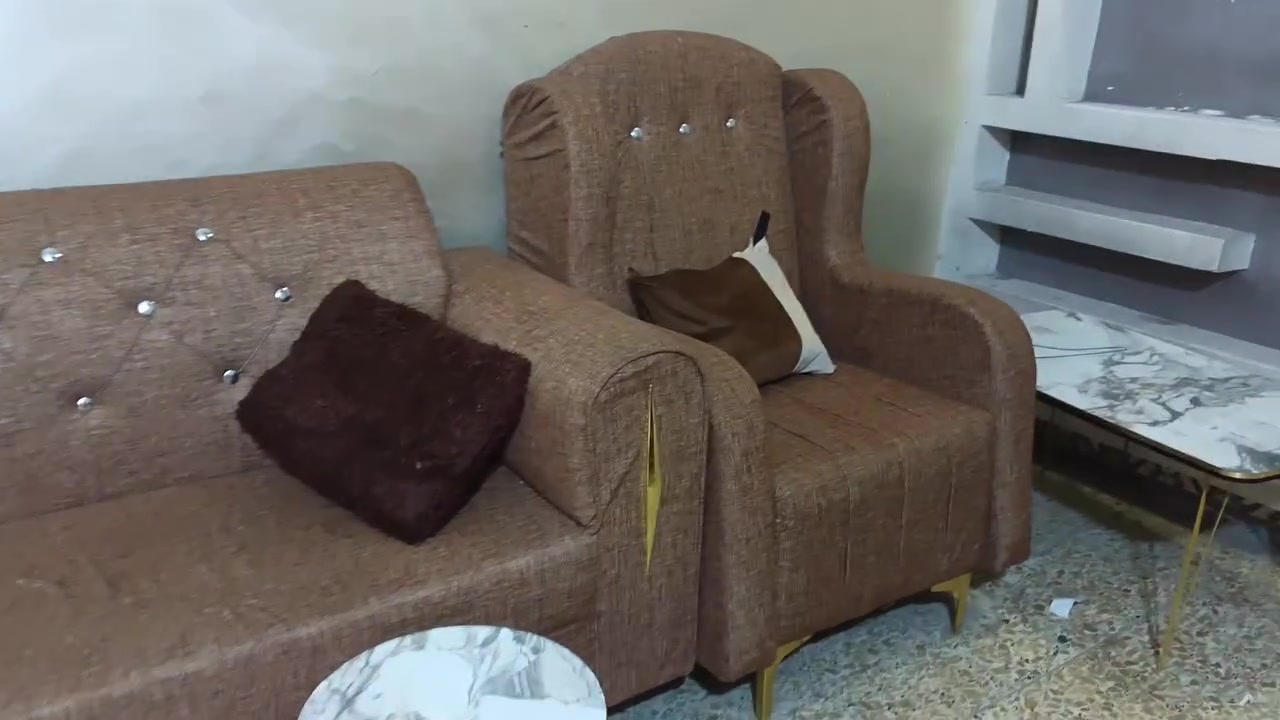 تخم قنفات عراقي مال اربيل اخوه جديد 5 قطع ويه مقاعد السعر 400 بيه مجال العنوان ناصريه مركز قرب جسر نبي الله برهيم
