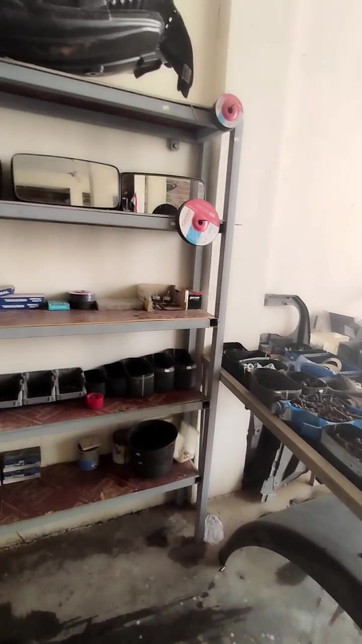 السلام عليكم محل لبيع الدورات حتياطية غراض السيارة صغيره كلشي موجود بل محل لبيع مع الرفوف او بدو رفوف
***********
***********
