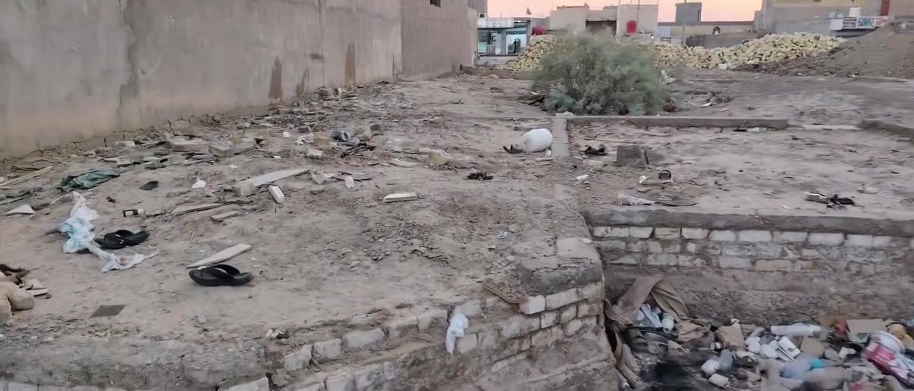 السلام عليكم قطعه مبنيه بتلو للبيع مساحتها 250 متر طابو صرف قريبة عله فوج الطوارئ وبضهرها شارع 30 السايدين  وبيها خدمات عامه وشارعها تبليط سعرها 105 وبيها مجال بسيط للستفسار الاتصال عله الرقم ***********
