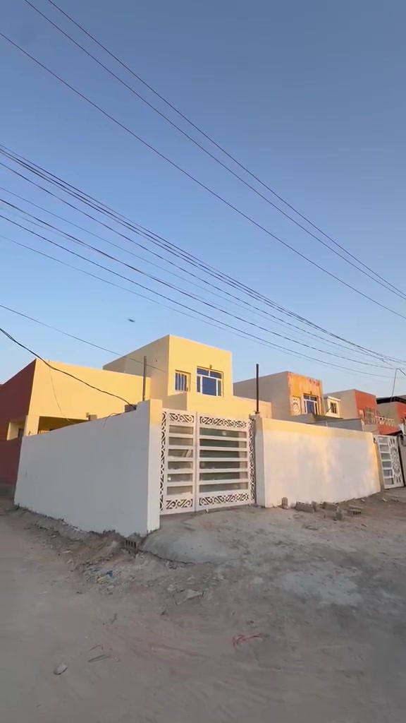 🏠 بيت للبيع في النجف الأشرف – مجمع بيت الأول
📍 الموقع: داخل مجمع بيت الأول، قرب البوابة، على شارع 100، مقابل الملكية.

📐 المساحة: 200 متر مربع
🏡 البيت: كامل .

📌 موقع مميز وقريب من البوابة،

💰 السعر: يحدد عند التواصل.

📞 للاستفسار مراسلتنا على الواتساب ***********

