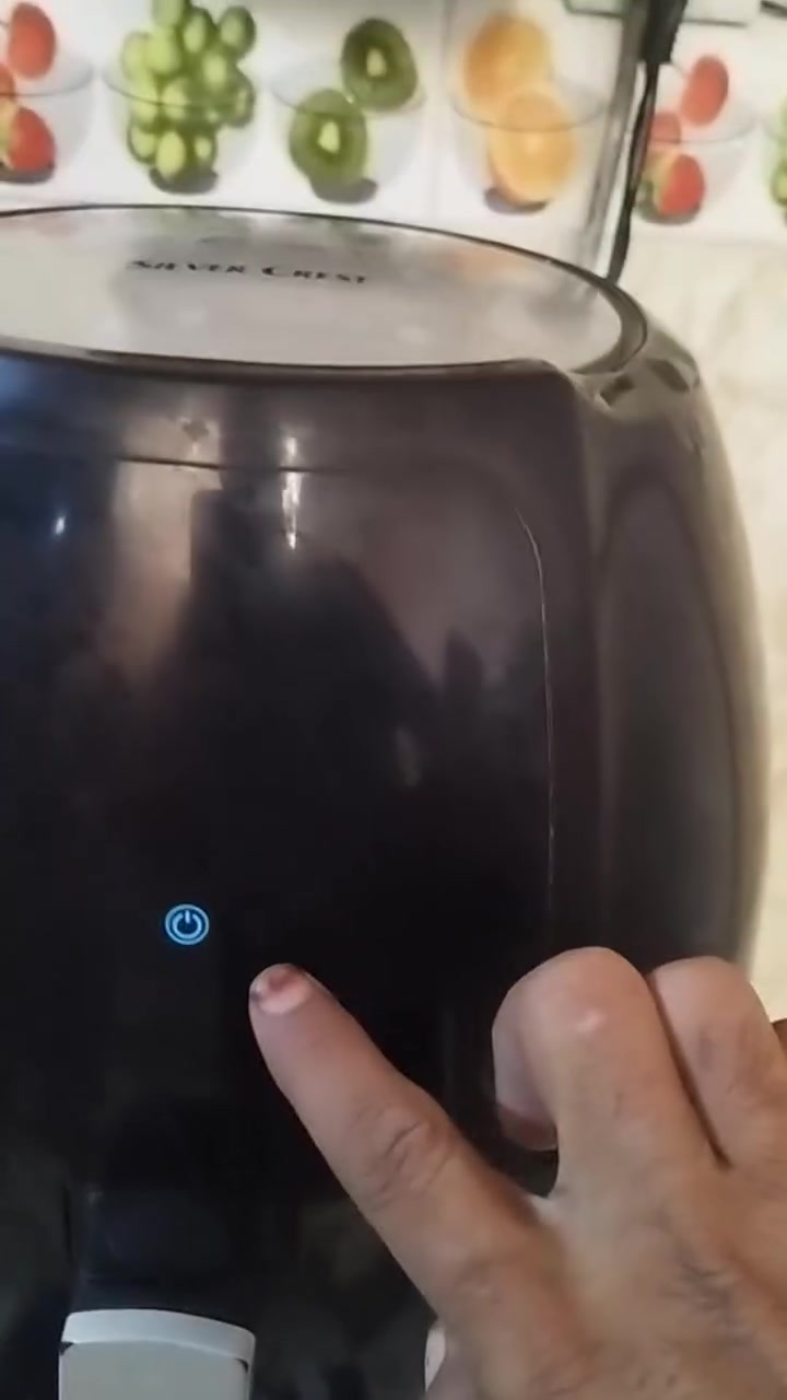 يا الله بيع مستعجل براد حار بارد ثلاجه كله شغال ب 30 الف مكنسه فووول اخت الجديده ب 25 الف قلايه وشوايه هواىيه حجم جبير ب 30 الف مكاني شهداء شارع السكلات  وات ساب *********** وات ساب
