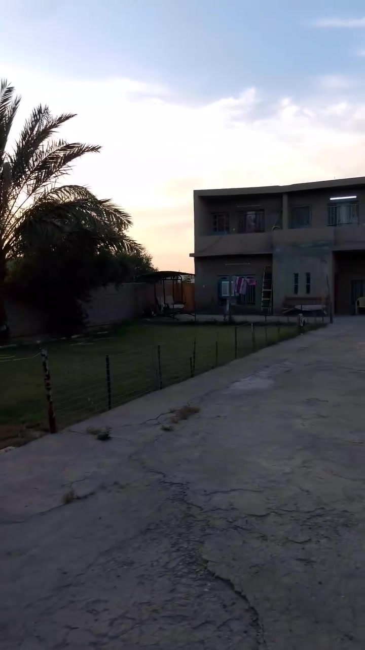 دونم للبيع مع بيوت عدد 2 جاهزات للسكن بغداد الدوره عرب جبور قرب المستوصف الجديد
المنطقه فول خدمات 

واجهه الدونم 16.5

نزال 127 

مساحه كل بيت 300م 

تفاصيل 

البيت الاول طابقين بناء بلوك 

غرف النوم عدد 5

حمام عدد 2 

البيت الثاني بناء طابوگ 

غرف النوم عدد 2 

نقص فقط محجر درج 

للتواصل مع صاحب العقار مباشر 

.... بدون دلاليه..... 

***********
