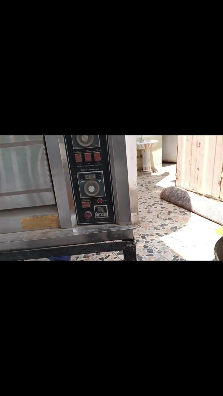فرن نضيف مال بيتزا600 الف بي مجال
وعجانه 250الف بي مجال 
رقم تليفون *********** موجود واتساب
