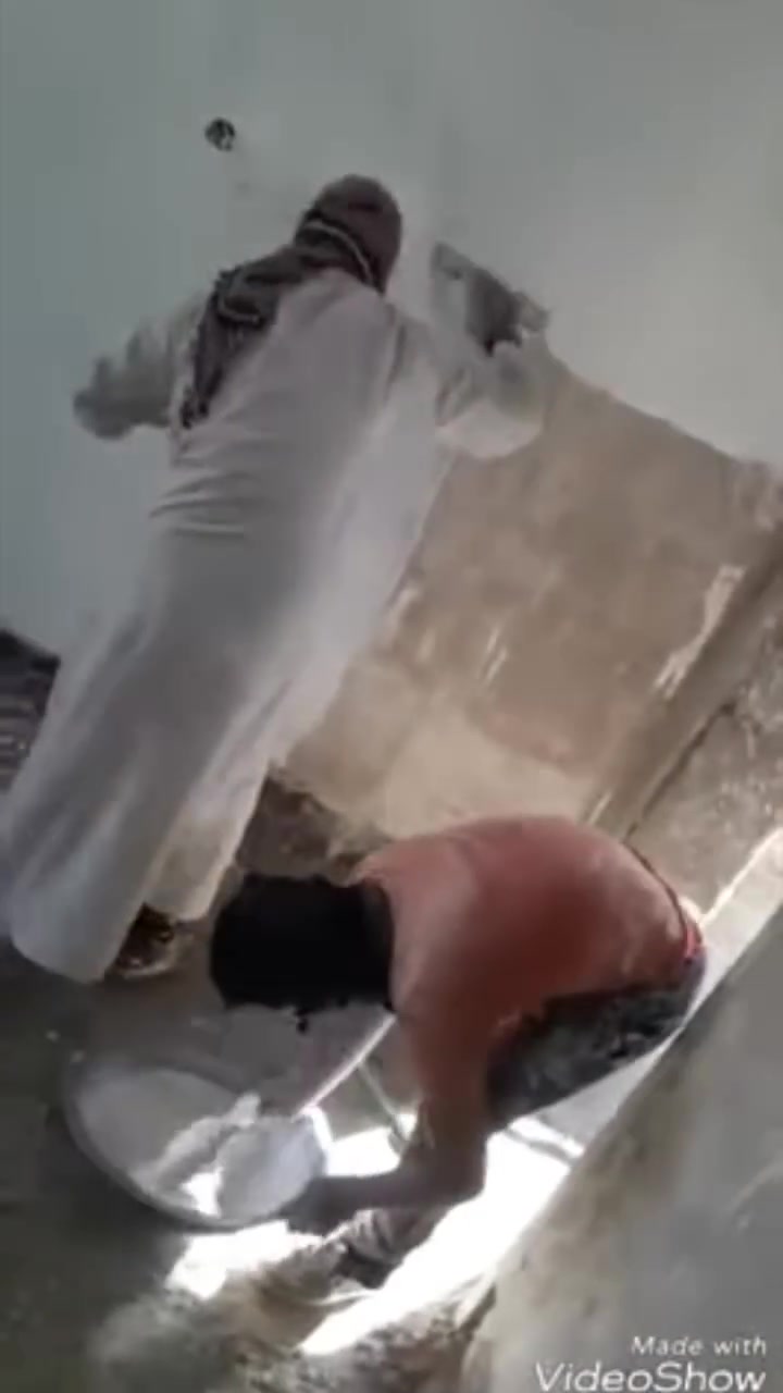 سوري والمصري احسن مني لا وحق رب الكون كله
عمي اشتغل جص بورك ب 6 تشميع ب ٧ 
ضارب شماق من وره دشداشه مال ابو جص محمضه🤣🤣🤣
خابرني وتدلل *********** هم فزعه نطلع
