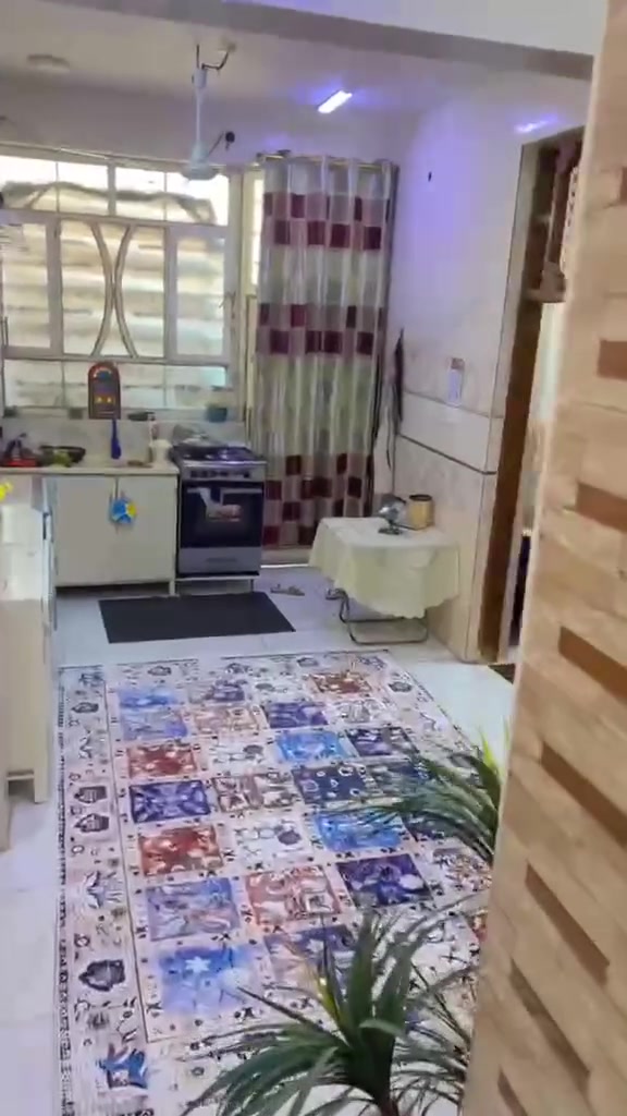 السلام عليكم عندي دار للبيع المساحه الكليه 100 متر طابو زراعي سند 25 تحويل مباشر باسم المشتري متوفره كل الخدمات بكرلي شارع الغسل بيت جديد وحلو مرتب السعر 73  وبي مجال الاستفسار مراجعه مكتب عقارات الحسام اتصل على رقم الهاتف ***********+*********** اخوكم ابو مومل
