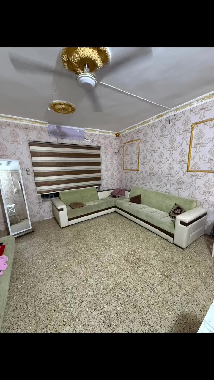 السلام عليكم يعلن مكتب العامري عن
🏘️/ دار للبيع المساحة 200 م طابو صرف

الواجهة 10م / النزال 20 م  

الطابق الاول / مطبخ . هول . استقبال . غرفتين نوم . مجمع صحيات . گراج . صحيات خارجية  .حديقه

الطابق الثاني / غرفتين نوم . هول . مجمع صحيات 

🌏الموقع / حلة ..قرب شارع ٨٠ جهة كربلاء
يبعد عن شارع ٨٠ — ٥٠٠ متر 
  ( عرض الشارع 15 متر  امام حديقه  ) وسط شارعين يوجد شرح عبر خرائط كوكل (( للأستفسار يرجى التواصل خاص او عبر الرقم التالي ***********))
