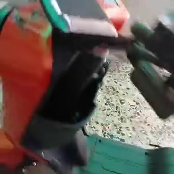 سلام عليكم شباب عندي دراجة شحن للبيع نوع R9 دراجه نقصها بس كشن لوره فقط دراجه نضيفه بطاريات جدد كهربائيات كامله تاير الامامي مبدل يدات مال بريك جدد عنبار مال بريك جدد سرعه 99 السعر 400 وبيها مجال ***********
