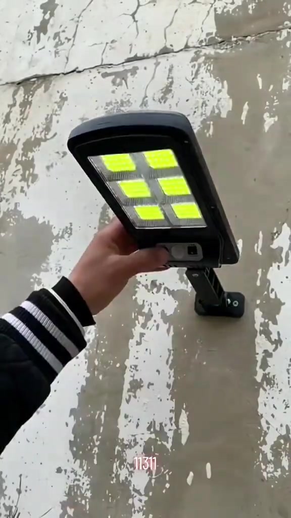 مصباح شارع طاقة شمسية 🔦 مزود بمستشعر ✅ فقط ب15 الف والتوصيل 5 لكل محافظات العراق 🚚🇮🇶 اطلب الآن 👇🏻 *********** واتساب 📞 موديل: 616-4 إضاءة فائقة السطوع لتغطية أوسع وأوضح في جميع الاتجاهات. يتميز بحساس ذكي للحركة والضوء يعمل تلقائيًا عند الغروب وينطفئ عند الفجر لتوفير الطاقة. يجب أن تكون البيئة المحيطة ذات إضاءة غير كافية قبل أن يستشعر المصباح حركة الإنسان لتشغيل الضوء. أما في حالة توفر ضوء النهار الكافي أو عند فتح النوافذ، فسيدخل المصباح في وضع السكون التلقائي لتجنب التشغيل غير الضروري. مصمم بمواد متينة مقاومة للعوامل الجوية للاستخدام الخارجي الطويل الأمد. مثالي للشوارع، الممرات، الحدائق، الأسطح، والمداخل. يوفر إضاءة قوية وثابتة بزاوية عريضة لتأمين بيئة مضيئة وآمنة في جميع الأوقات

نص مكتوب في الصور:
- مصباح شارع بالطاقة الشمسية