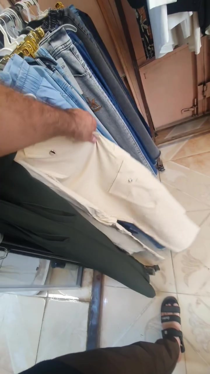 عندي شلعة كيلوت جنز نسائي كما واضح
الي يحب يراسلني واتس 
#***********
