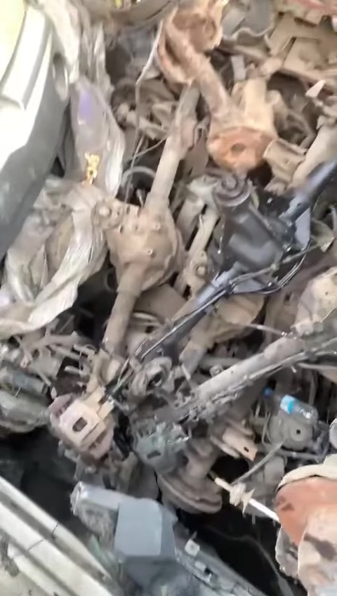 وصل كميه كبيره من الاكسلات الاماميه والخلفيه 
1990-2010
وصول كصه لبرتي 2009 لون حبري

محرك c200 و دارت  من 15 ال 20  فافون
محرك جيب كومباس و رينجيت ودارت من17الى 24 قبق بلاستك
محرك 3.7 لبرتي لاريدو كومندر نترو جميع موديلات
عقل 5.7 لاريدو 2007

العنوان (بغداد-الطالبيه)
***********
***********
