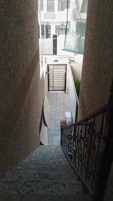 الايجار مشتمل طابق اول فوك الأرضي معزول غرفة وهول وخدمات المكان حي الحسين السعر 500 الاتصال ***********
