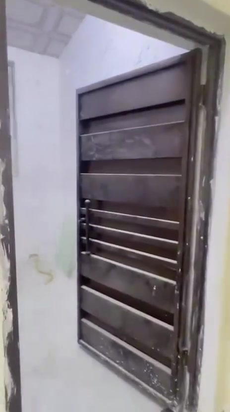 شقه اللايجار خلف معارض مكانه حلو على شارع 15متر درج معزول غرفه وصاله ومطبخ وصحيات 

يجاره 400 

مكتب 💥التميز 💥للعقار 
الشموخ قرب جسر مشاة 

ستفسار ☎️***********
