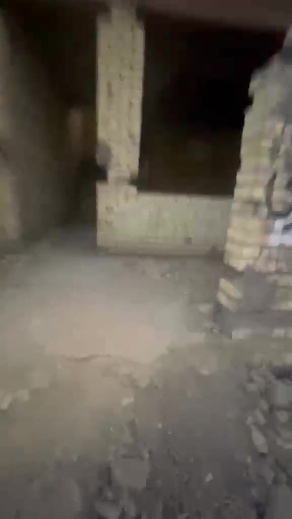 سلام عليكم هيكل ١٠٠متر البيع سعر ١٢٠مليون وبي مجال ويرهم بل دفعات ونقد  العنوان الغزاليه شارع الكهرباء مجاور سياج الماء للتواصل على الأرقام *********** او ***********
