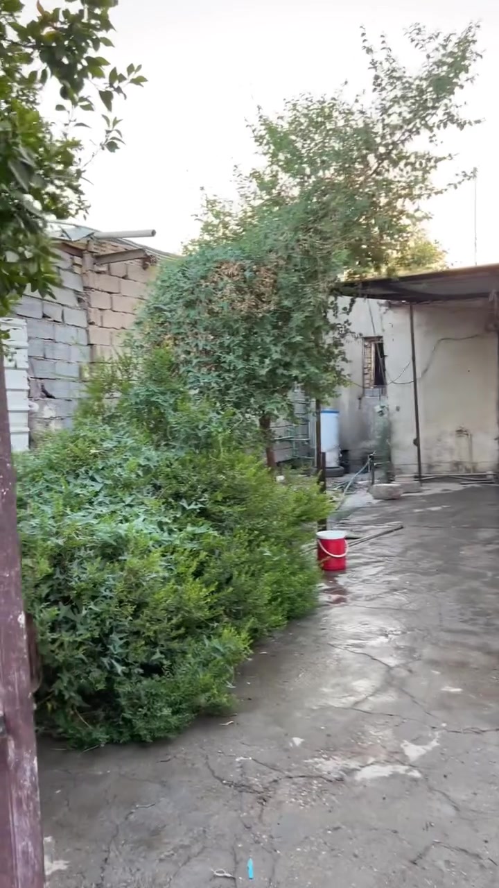 بيت للبيع تابع للشقق على جهه بيوت الشركه المساحه 200متر تحويل البيت مكاتبه 
العنوان  بابل الاسكندريه مجمع حطين قرب الشارع العام مقابل محطه صقور العراق 
يتكون من :
 استقبال وصاله وغرفه نوم وصحيات وطرمه 
السعر 15 بي مجال 
للاستفسار الاتصال على الرقم ***********
