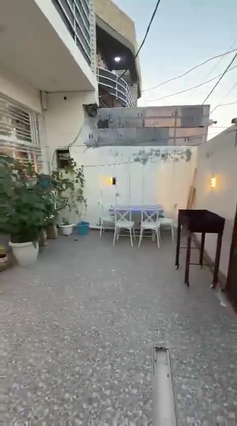 سلام عليكم بيت طابقين في حي الرشيد قرب اعداديه الحكيم  زراعي سند 25 قرار محكمه مع مكاتبه مع صاحب سند اصلي بي ورقه بلديه 4غرف نوم وصاله وستقبال ومطبخ بناء  طابقين معزولات سنه بناء 2025  سعر 195 وبي مجال ***********
