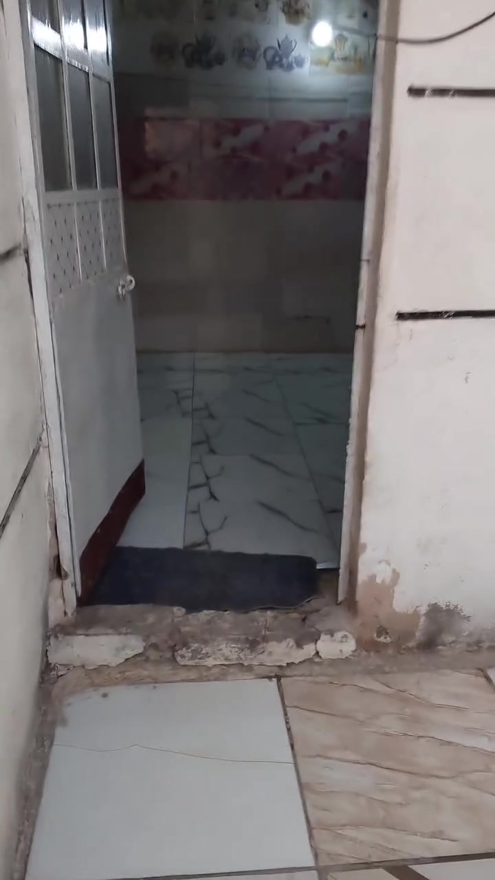بيت تجاوز للبيع قرب حسينيه الكاظمين شارع باب الرجاء مساحه 175 متر للاستفسار ***********
