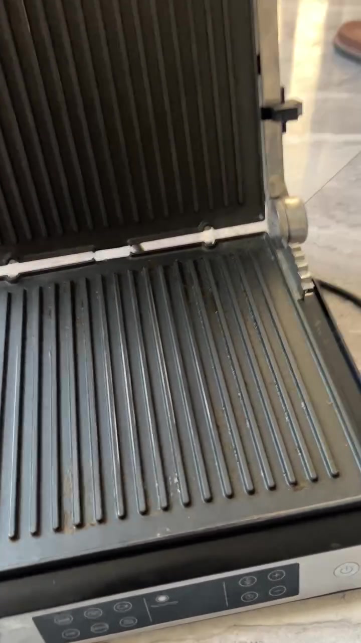 طباخ اربي الايطالي الاصلي 
ساحبه نوعيتها الاصليه ار بي لوكس البركه 
ملاحضه الطباخ والساحبه استخدام شهر بس 
كابسه صاج مال مطاعم النوعيه الاصليه 
غساله اوتماتيكيه بلسن 18كيلو تغسل بطانيات 
ميز بلازمه تركي خشب بلوك ثنين ميكدرون يشيلو من كد ما ثكيل 
الشعب السريدات الشراي يدخل خاص 
***********واتساب
