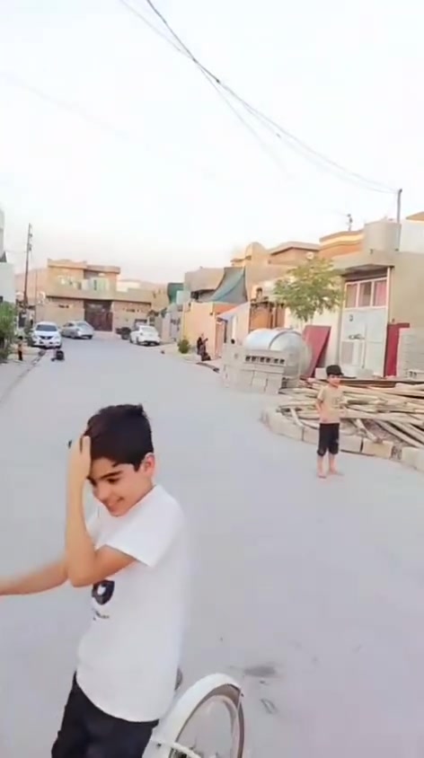 خانو بو فروشتن
دوز خورماتو گه ره كي جمهوري نزيك مركز شباب
خانوه كه 120متره 
كاشيه زور پاكه 
به رده مي سه ب و كولاني پانه
زانياري كامل له فيدوكه يه 

ژماره ي خاوه ني 
***********

دار للبيع
حي جمهوري قرب مركز شباب
دار 120متر
سيراميك نضيف جدا
الفرع عريض كونكريت
كل تفاصيل داخل فيديو موجود 
رقم صاحب دار
***********
