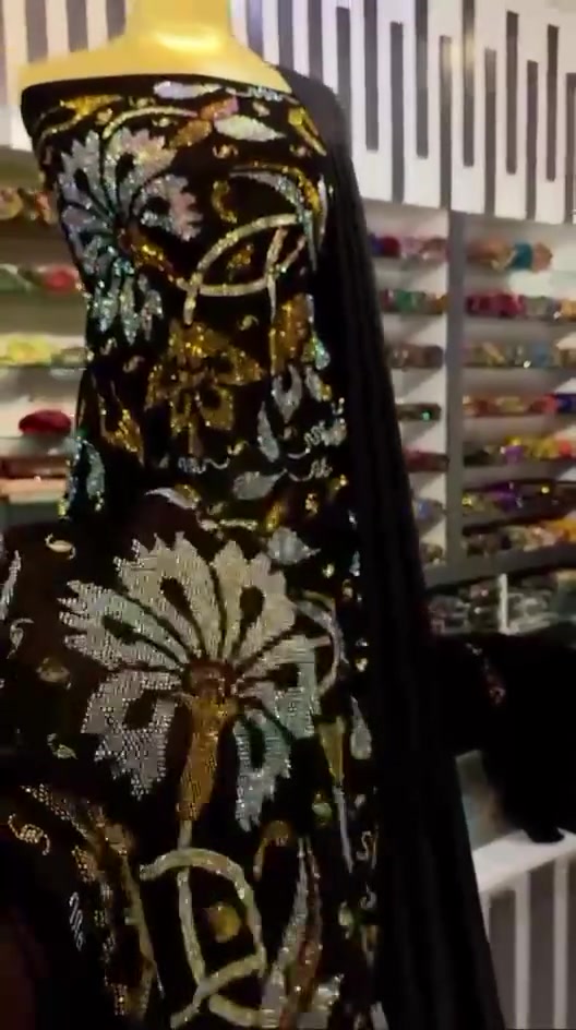 كل ماهوه جديد تجدونه يم اقمشة حسين الحلفي ✨
موديلات ولااروع 
جرجيت داينمو كرستال زجاج  
قطعه فول كشخه سعر القطعه 50 الف ✨
بغداد مدينة الصدر سوق الكارة 
يوجد توصيل جميع محفظات العراق 
***********
