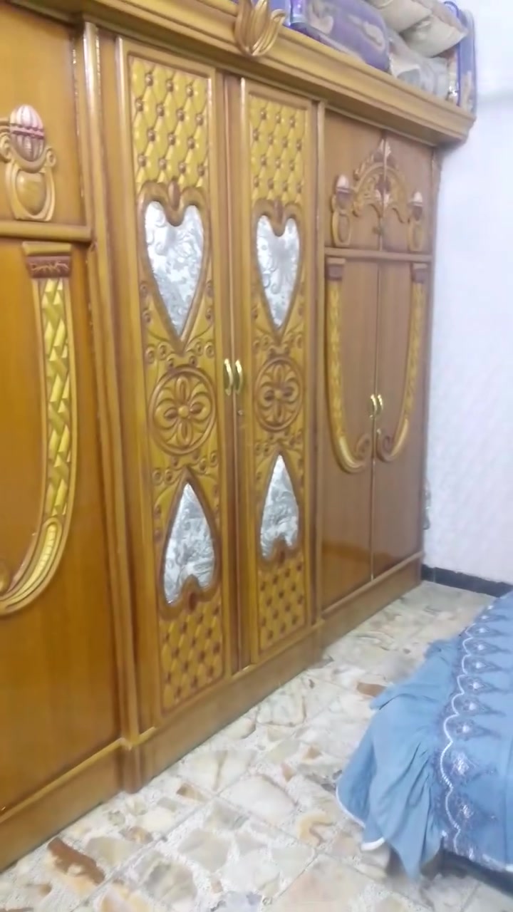 سلام عليكم غرفه نوم عراقي نضيفه جدآ الكنتور 6 ابواب ام المحلق
السعر 650 وبيه مجال العنوان بغداد مدينه الصدر 
اي استفسار اتصل ***********
