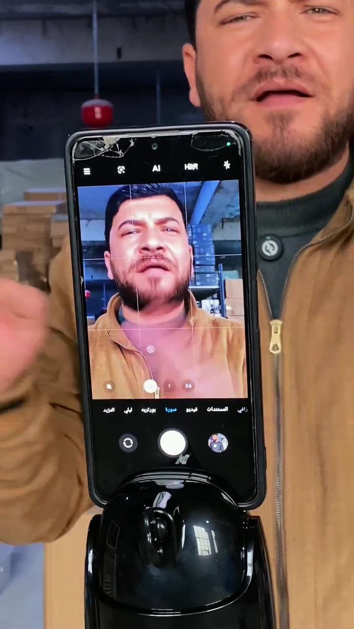🤖 خلي تصويرك ذكي وسلس مع Q5!

تتبع تلقائي 360° 📱
تحكم بالإيماءات ✌️✋
يدعم الوضع الأفقي والعمودي
خفيفة وسهلة الحمل 👜
للهواتف والتابلت حتى 11 إنچ

صور احترافية بدون تعب! ✨
قاعدة تصوير ذكية بتتبع تلقائي 360° – AI Follow Camera Head Q5

الموديل: Q5

قاعدة تصوير ذكية بتقنية التتبع التلقائي، مصممة لتسهيل تصوير الفيديو والبث المباشر باستخدام الهاتف أو التابلت بدون الحاجة إلى تطبيقات.

 • يدعم التتبع الذكي بزاوية دوران 360° لتتبع الأشخاص تلقائياً
 
• يعمل بدون تحميل أي تطبيق أو اتصال بلوتوث
 
• يدعم الوضع الأفقي والعمودي للتصوير
 
• تحكم بالإيماءات: إشارة OK لتفعيل التتبع وإشارة الكف لإيقافه
 
• متوافق مع الهواتف والتابلت حتى 11 إنچ
 
• يدعم التركيب على الحامل الثلاثي (Tripod)

 • الوزن الصافي: 210 غرام

 • التوافق:
 • سمك الهاتف حتى 12 ملم (بدون كفر)
 • تابلت حتى 11 إنچ
 
• زاوية الحركة:
 • دوران أفقي (Heading): 360° غير محدود
 • ميلان عمودي (Pitch): من +12° إلى -18° (تحكم يدوي)
 • البطارية: 3.7V / 1200mAh
 • مسافة التتبع:
 • أفضل مسافة: من 20 إلى 120 إنچ

السعر : 28الف مع التوصيل 
للطلب: ***********
