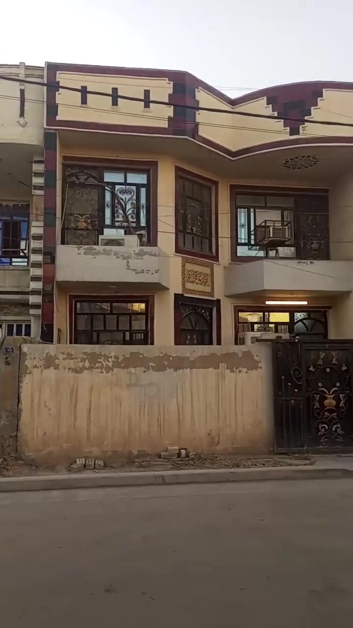 اعلااان 🔥🔥🔥
دار للبيع بناء 2014 في  #الغزاليه العمداء فرع مول ساعه ونافذة ع شارع الرئيسي موقع مميز وبسعر مناسب بسعر قطعة ارض 
340مليون وبي مجال 
مساحه 150م واجهه 7.5نزال20

يتكون من 3غرف نوم 

صاله 
حولي 
مطبخ 
صحيات عدد3
طرمه 
بيتونه 
سطح 
لاستفسار 
***********
