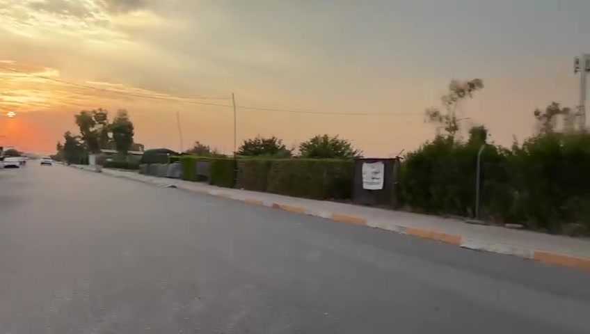 بيت للبيع طابو صرف منطقة 58 حي الزوراء 
200 متر  فول بناء 2020 طابق واحد درج خارجي غرفتين نوم استقبال مطبخ هول صحيات فول سيراميك 
نقص سقف ثانوي وصبغ فقط البيت باسمي شخصيا سعرة 110 وبي مجال 
*********** احمد
