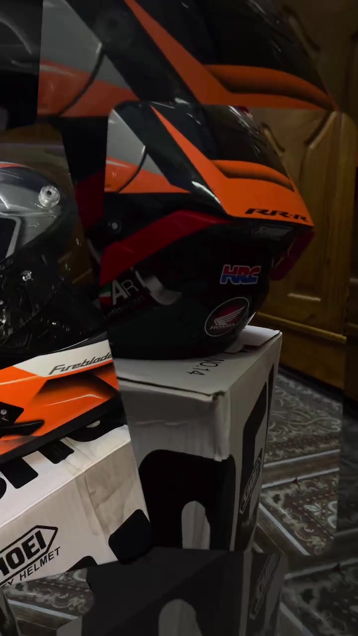 خوذة SHOEL
جامة شفافة
وزن خفيف 
نسخةHonda CBR
Shoei X-Fourteen نسخة خاصة
مخصصCustom Painting
قياس XL
***********
‎سعر 120مع التوصيل
