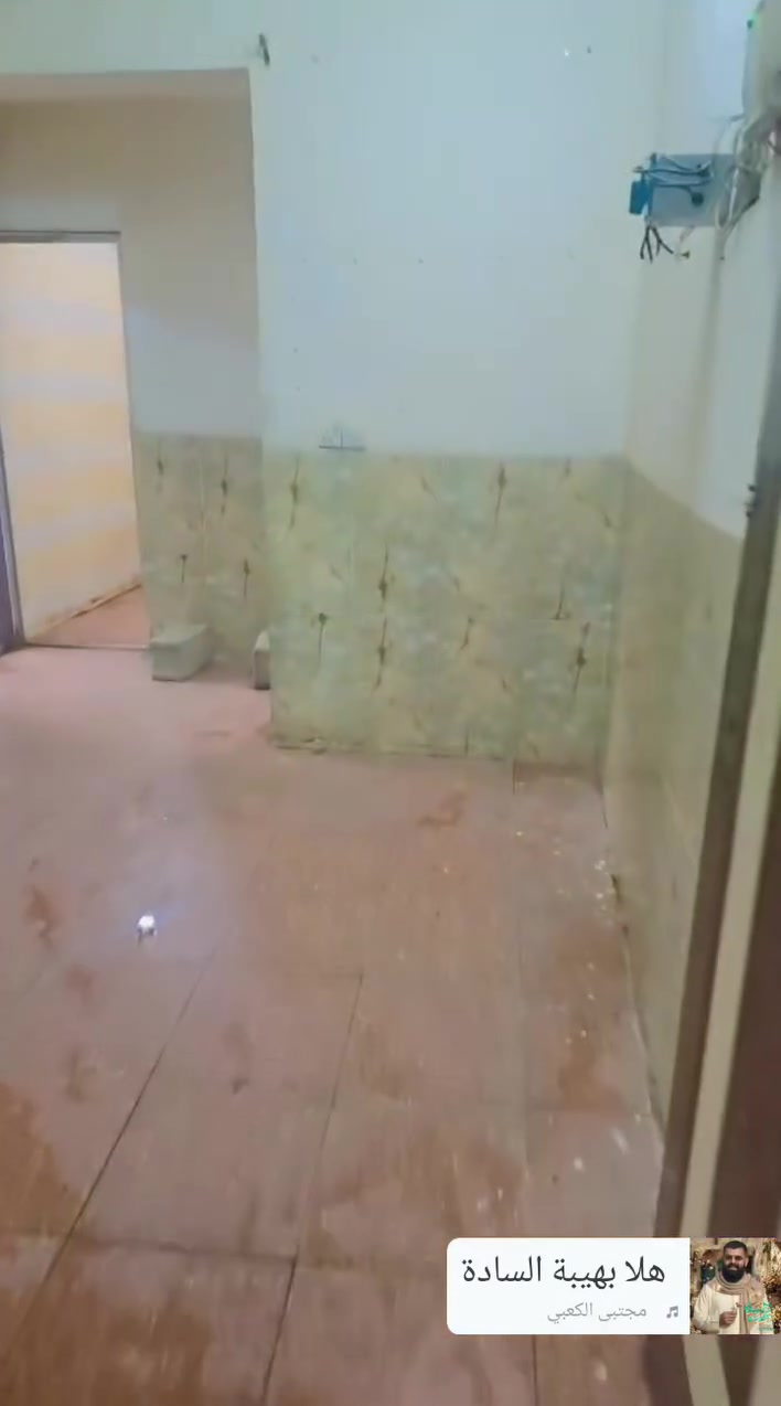 سلام عليكم يوجد شقق للايجار سعر مناسب من 300الى250مشتل شارع مطبك للاستفسار ***********
