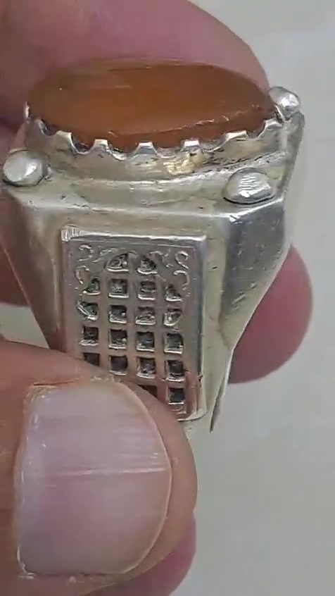 يا الله عقيق يماني قديم انتيك صياغه يدويه ثقيله لقياس 24 25 قطعه روعه ***********
