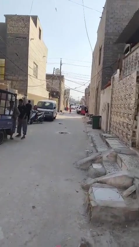 سلام عليكم بيت مساحه 100 واجهيه 6 للبيع مكان البيت مدخل الرئيسي قرب اسواق جدو مقابل 38 قرب مدرسه  سيد حاكم الزاملي للبيع أو مراوس قرب اخو البيروتي أو السوق 
رقم الهاتف ***********
