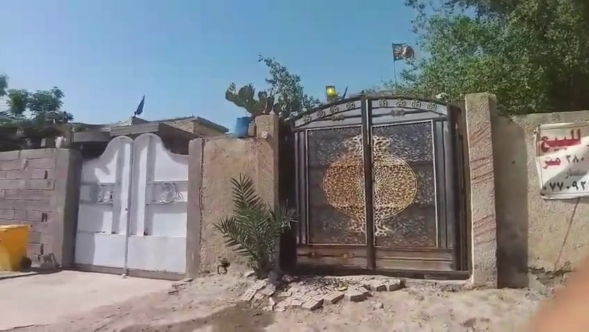 دار البيع ٢٨٠ متر  طابو زراعي سند ٢٥ الدار بناطابوك حديث كامله من كل الجوانب ماء كهرباء فول متكونه من كراج يسع سيارتين وحديقه وستقبال٨×٥وصاله ١٠في٤ ومطبخ ٥في ٤ وغرف نوم عدد٢ ٥في ٤ وحمام ومنور وترك وصحيات خارجيه الدرارتبعد عن الشارع العام ٥٠متر العنوان بغداد الكرغوليه السايد الواحد مقابيل بانزين خانه الاتصال علا الرقم *********** والله والتو
