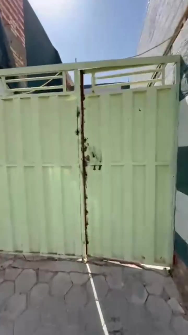 🏠 بيت للبيع | حي الشهداء

📍 الموقع: حي الشهداء – شارع 6

🔹 مفتوح على سايدين الشهداء والجزيرة
📌 قرب مجمع سيد كرار

📐 المساحة: 190 متر
📏 الواجهة: 10 متر
📏 النزال: 19 متر

🏡 طابقين – بناء نظيف

🔸 يحتوي على: • 5 غرف
• استقبال
• مطبخ
• صالات
• صحيات داخلية وخارجية
• منور

السعر// 155 مليون مع المجال 

🏢 مكتب العقيلة للعقار
📍 عنوان المكتب: سايدين مستشفى الألماني – قرب جامع البصراوي

📞 ميسر كاظم: ***********
📞 أمير فيصل: ***********
