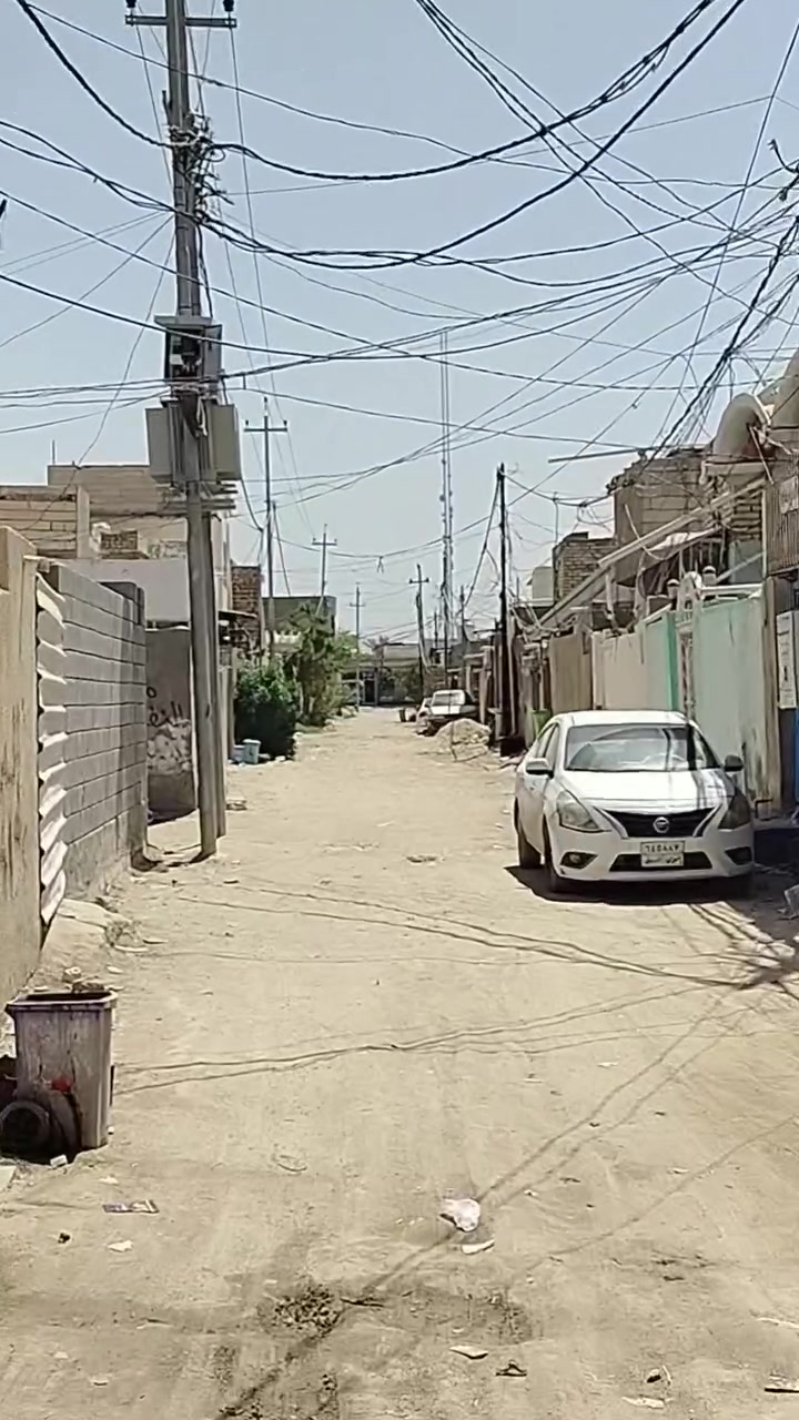 يا الله السلام عليكم عرصه للبيع المساحه ١٩٠ متر البراكيه شارع المطار القديم قرب مدرسة القسواء قرب جامع سيد حاكم السعر ١٩ مليون معه المجال الاستفسار على الرقم *********** مكتب بركات العباس ع
