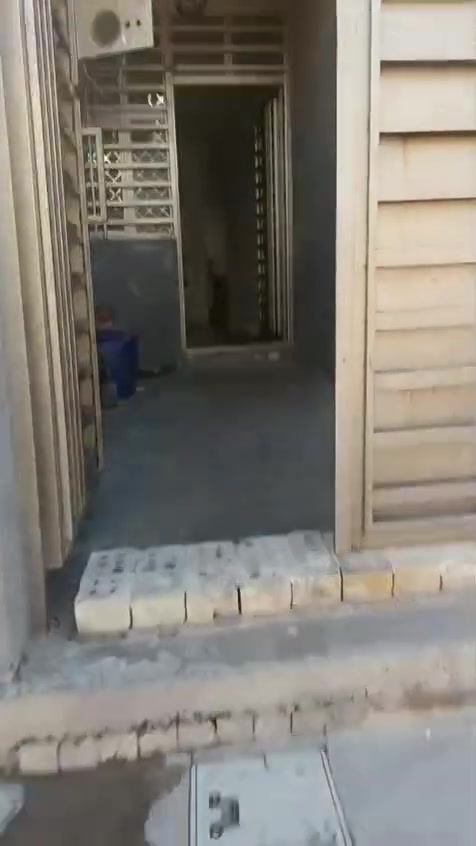 السلام عليكم يوجد دار سكني مساحه ١٠٠ متر كافه الخدمات الدار يحتوي على غرفتين نوم وصاله وستقبال ومطبخ بناء حديث موقع مرتب
كافة الخدمات ماء كهرباء تبليط مقرنص
التفاصيل أكثر التواصل مع الرقم *********** واتساب فقط
