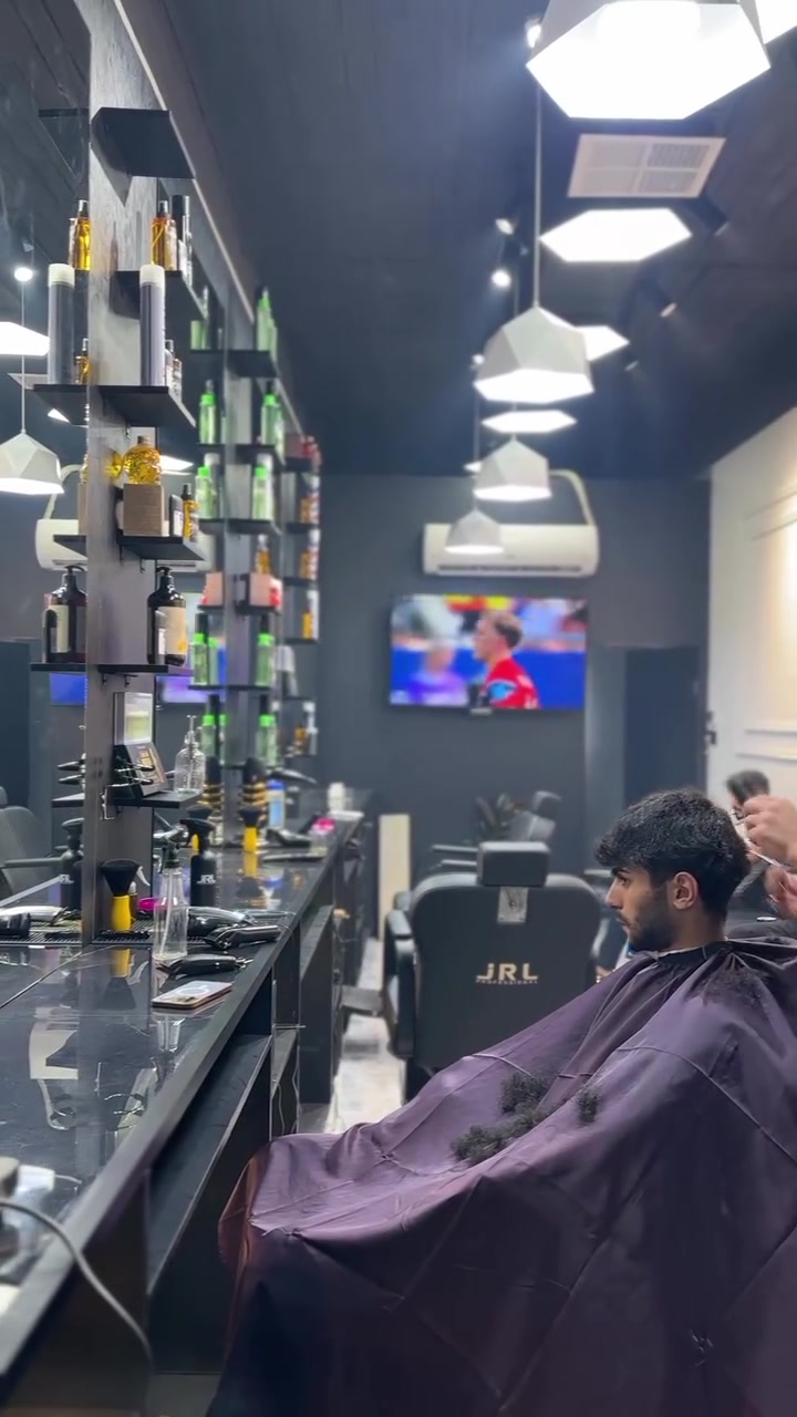 السلام عليكم سنتر حلاقة كامل للبيع السنتر شغال بي معاميل خير من الله سبب البيع السفر خارج الموصل عنوان السنتر موصل حي فلسطين شارع بطل القادسية مقابل صيدلية الشعب ملحقات السنتر
١.الطول ١٤ متر العراض ٣
٢.ثلاث كراسي ماركةjrl جديد
٣.امريات عدد ٤ السمك ٤ ملم
٤.مبردة ٥ ونص نضام دكتات نوعية دي لوكس
٥.سبلت جداري توسوت ٢ طن
٦.الديكور كلو خشب ارقة نوعية كما موضح في الفيديو
٧.حمام كامل دوش ومغسلة
٨.الانارة عصرية وحديثة اخر صيحة افتتاح السنتر قبل شهرين كلو جديد
٩.جام خانة حراري مقسع
السعر الكلي للسنتر ٧ مليون
للتواصل واتساب او الاتصال ع الرقم ***********
