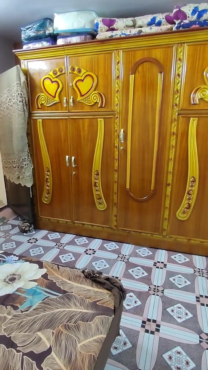 السلام عليكم عيني عندي غرفه مستعمله قليل هي والفراش مالتها الفراش مالتها بالكيس الله ش الله شاهد نظيفه كلش السعر مالتها 750 وبيها مجال قليل ***********
