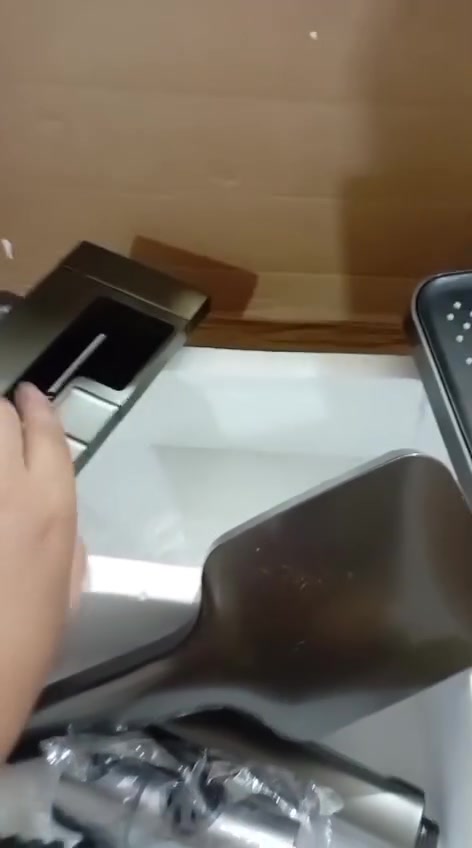 سنك متوفر مال امزون سل ستيل ومطلي نوعيتة الأصلي  يقيس درجه حرارة ماء وحجم كبير  سعره  ٢٠٠ و الدوش ماركه معروفة واصليه ضد تصدا وكاملة غراضهم سعره ٦٠ راسلني واتساب ***********
