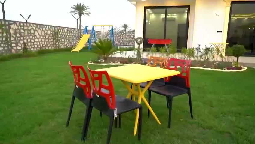 مزارع سكاي بغداد
تبعد عن قلب العاصمة ربع ساعه فقططط
العنوان :بغداد التاجيات قرب جسر المصابيح 
مسابح مغلقة وخصوصية تامة وبأنسب الأسعار 
***********-***********
