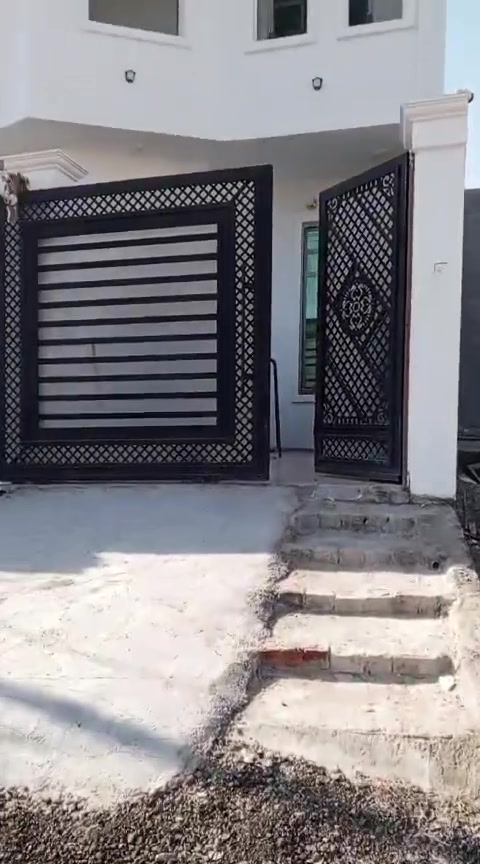 السلام عليكم
الدار للبيع منطقه الشراع طابو صرف مساحه 160 متر 
شارع 20 متر طابق الاول حجر الطابق الثاني بلوك 
السعر 110 بناء حديث التواصل ***********
