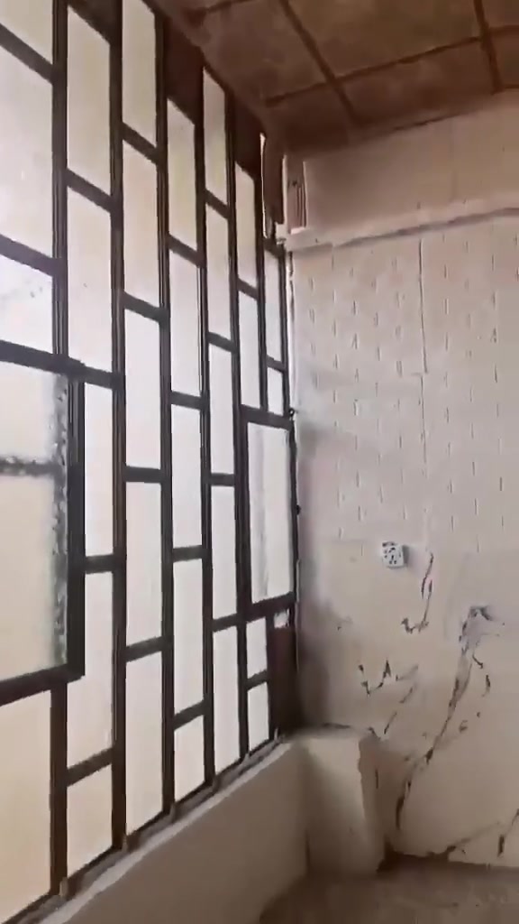 بيت في حي الجزائر قرب اعدادية الكندي فرع مرتب وعريض سند طابو المساحة 70 الواجهة 7 ونص غرفتين وهول ومطبخ وصحيات اتجاه قبله بقية التفاصيل على وتساب فقط ***********
