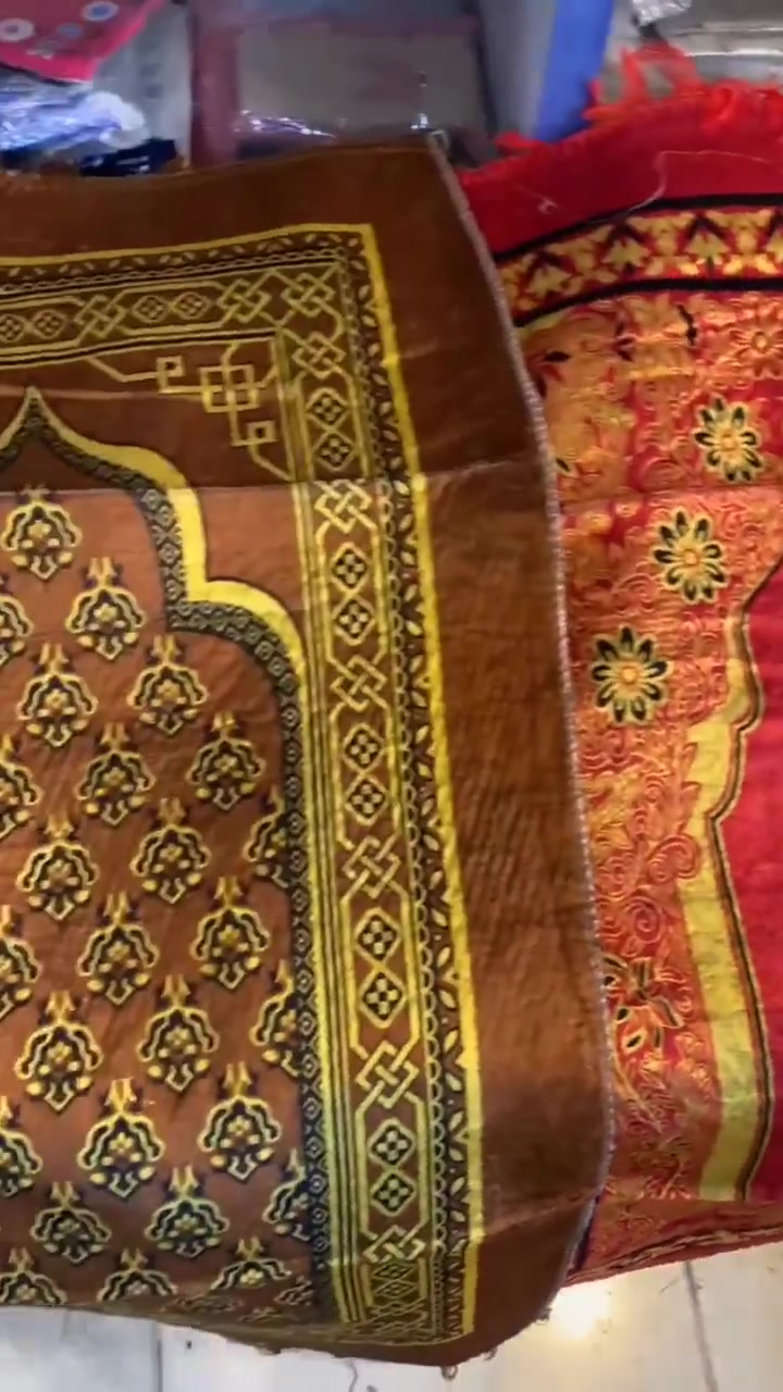 عرض خاص سارع بالحجز قبل النفاذ 
سجادة صلاة 
خامه درجه اولى شرط الفحص أمام المندوب 
متوفره 4 الوان بالدرزن 
سعر الدرزن 12 الف 
#يوجد_توصيل_لجميع_المحافظات🚗
#للبيع_المباشر_عنوان_البصره_العشار_ساحةام_البروم_مجمع_الحرمين(مجمع جنات)
#للحجز_والاستفسارمراسلةالصفحه
#المراسله_واتساب #***********

